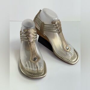 DONALD PLINER Gold DYNA thong wedge sandals size 7.5